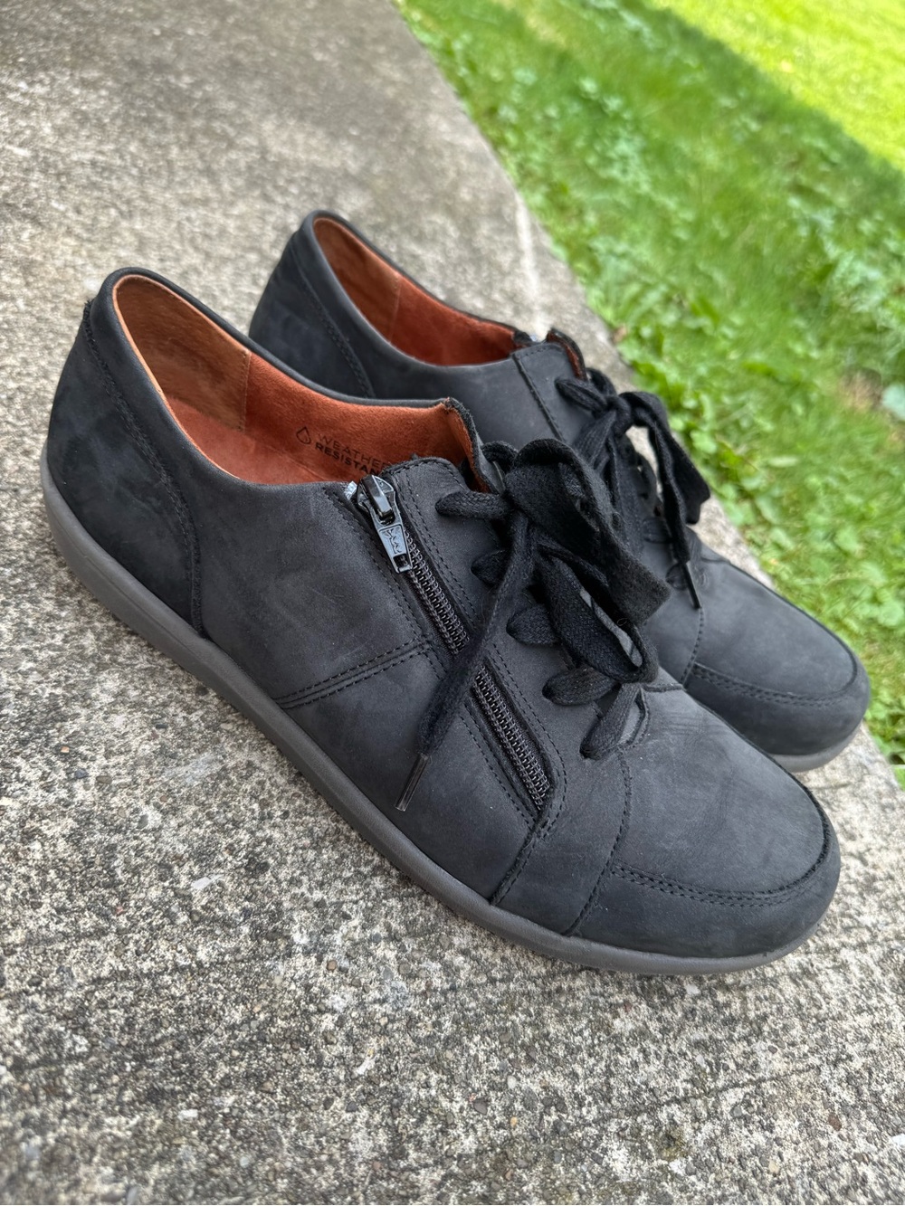 Vionic Abigail Black Nubuck Suede Weather Resistant Sneakers Size 10 ✨